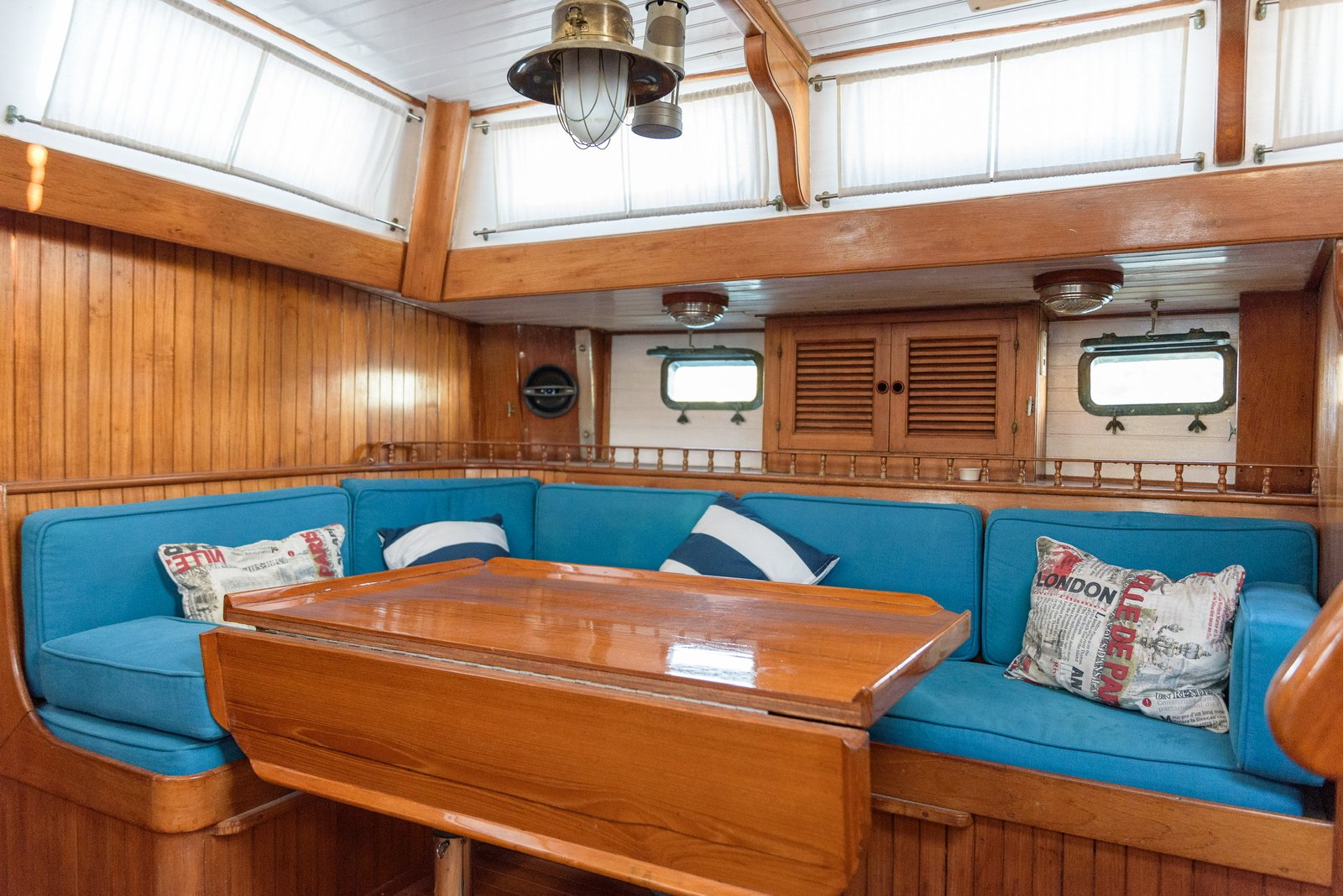 PRIVATE VINTAGE SAILBOAT TOUR ON TAGUS RIVER - LISBON - Image 3