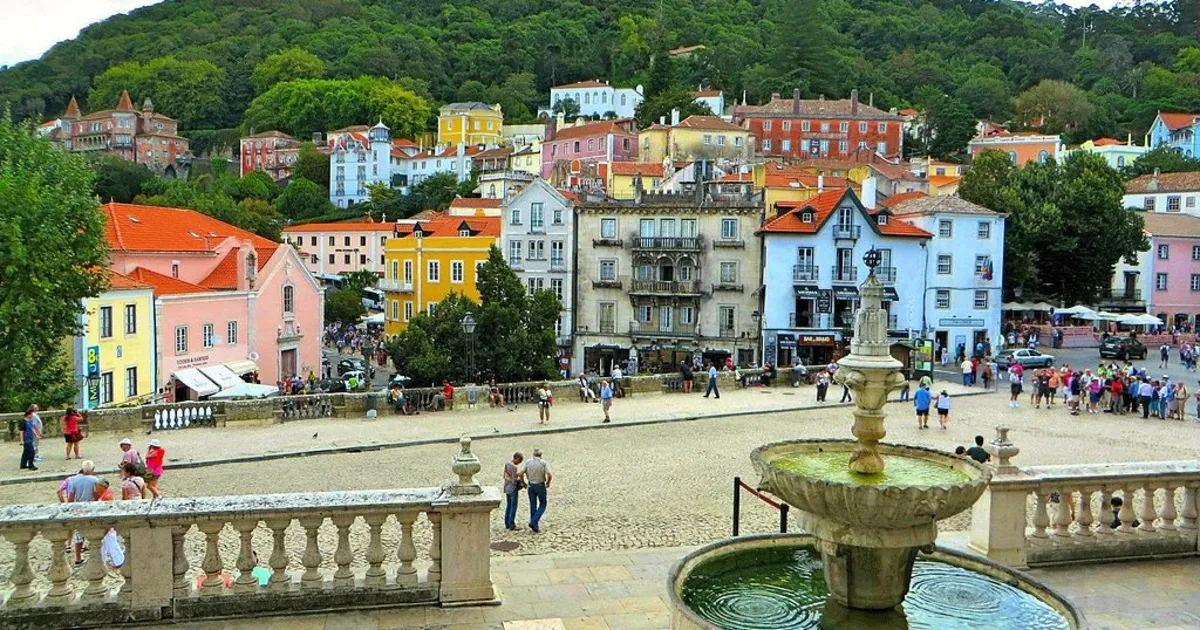 FULL DAY TOUR - SURFING + SINTRA & CASCAIS