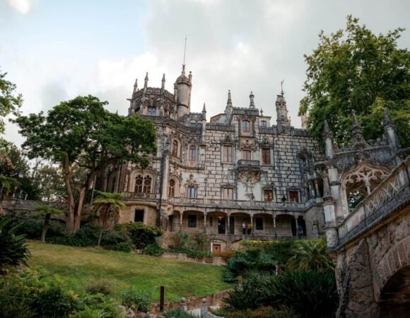 How to Visit Sintra from Lisbon (Train, Bus, or Tour?) – The Complete 2025 Guide